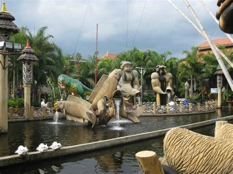 Isdaan Village .